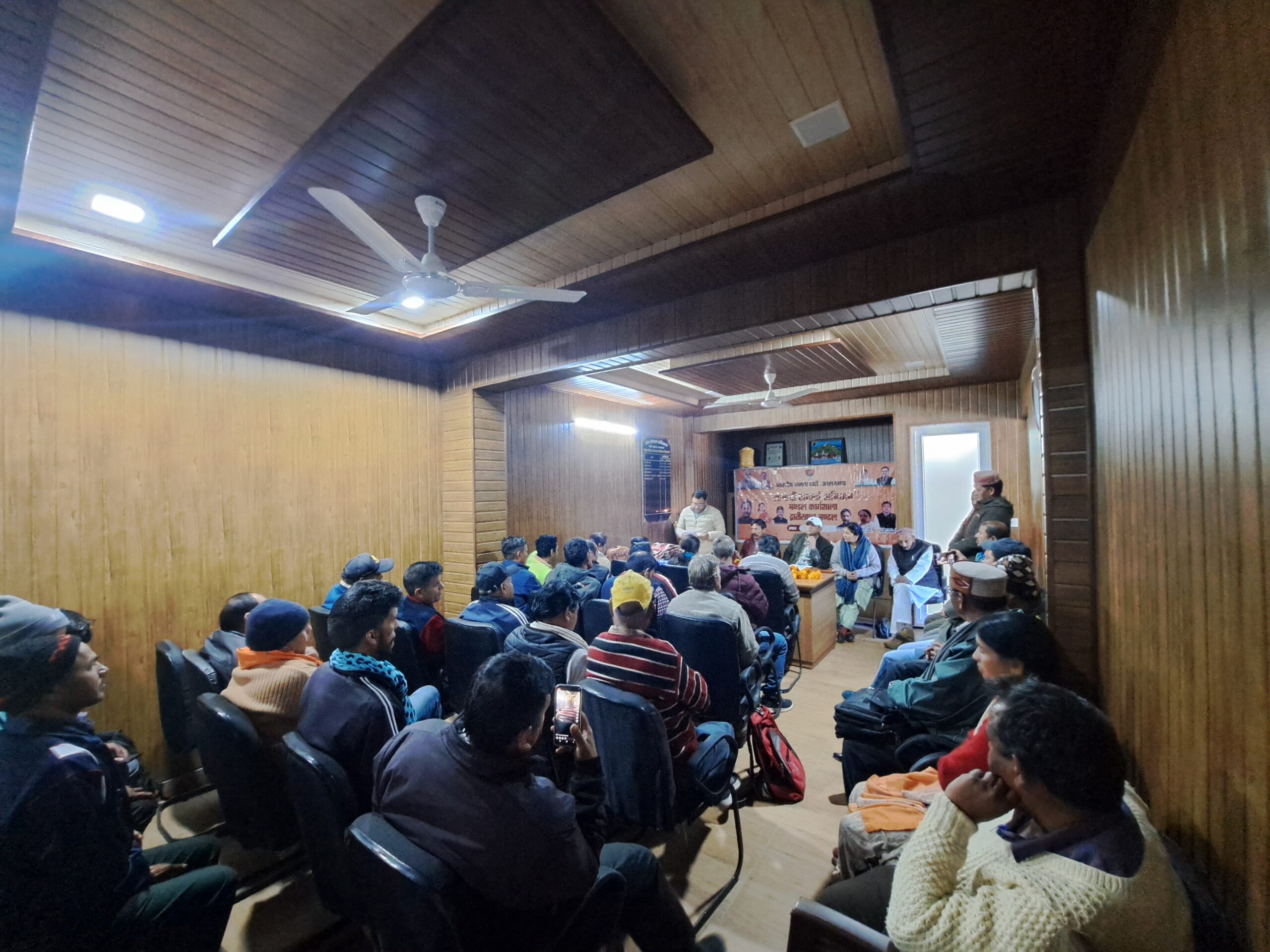 प्रमुख महेन्द्र राणा ने सरकार की पी0एम0आवास, जनधन योजना, उज्जवला योजना, पेंशन योजना, घर घर जल योजना , किसान सम्मान निधि योजना, किशोरी योजना , एन0आर0एल0एम0 आदि के बारे में जानकारी दी