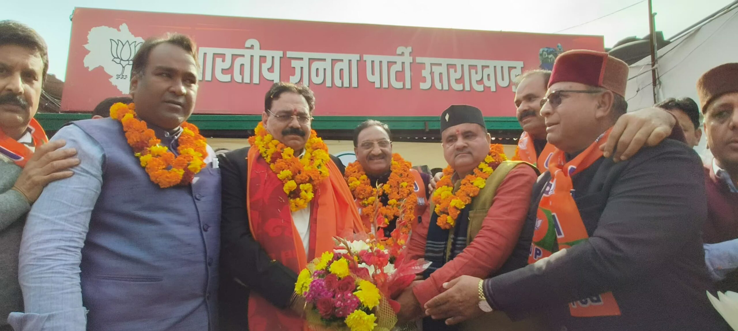 भाजपा मे शामिल होने वालों में ओबीसी नेताओं में पूर्व ज़िला पंचायत अध्यक्ष सुभाष वर्मा , प्रकाश रमोला एवं ओबीसी आयोग के पूर्व अध्यक्ष अशोक वर्मा