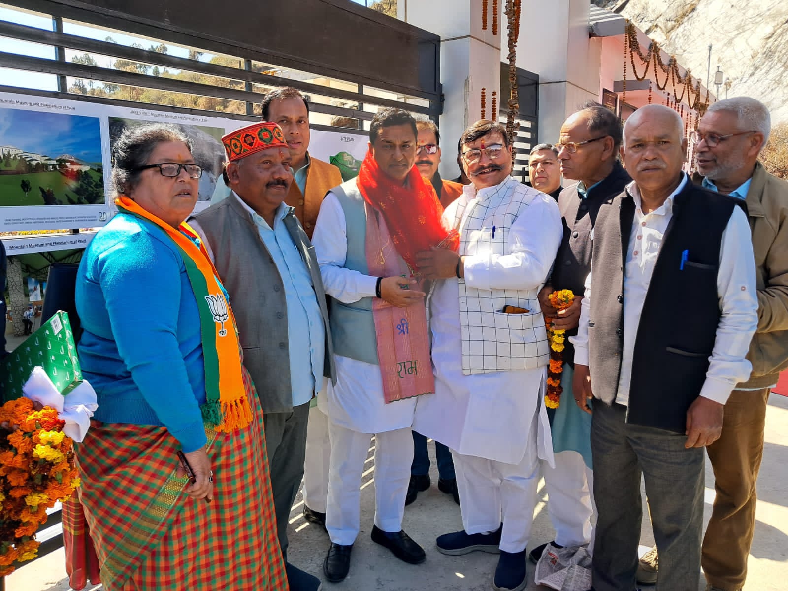 बलूनी ने कहा कि आने वाला दशक उत्तराखंड का होगा। गढ़वाल सीट के साथ ही प्रदेश की पांचो सीटों पर प्रचंड बहुमत से जीत हासिल होगी