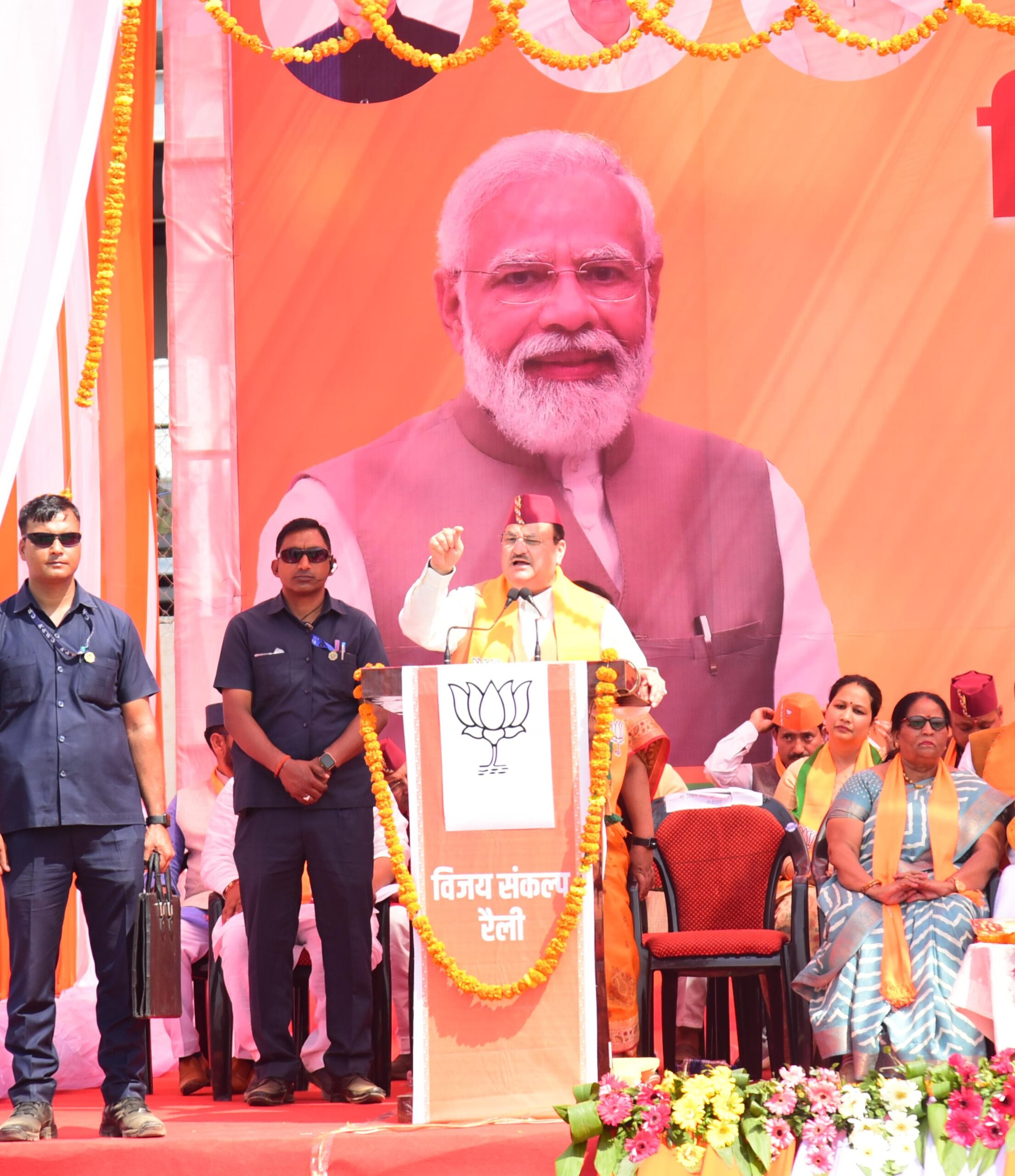 भाजपा राष्ट्रीय अध्यक्ष जे.पी नड्डा ने कहा कि देवभूमि और वीरभूमि उत्तराखंड में आने का सौभाग्य मिला। इस भूमि में हम देवताओं को पूजते हैं, यहां का हर व्यक्ति देवतुल्य है