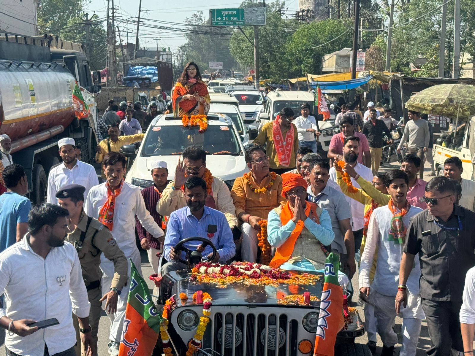 खानपुर विधानसभा क्षेत्र में त्रिवेंद्र के महा जनसंपर्क अभियान व मेगा रोड शो में दिखा लोगों का हुजूम.
