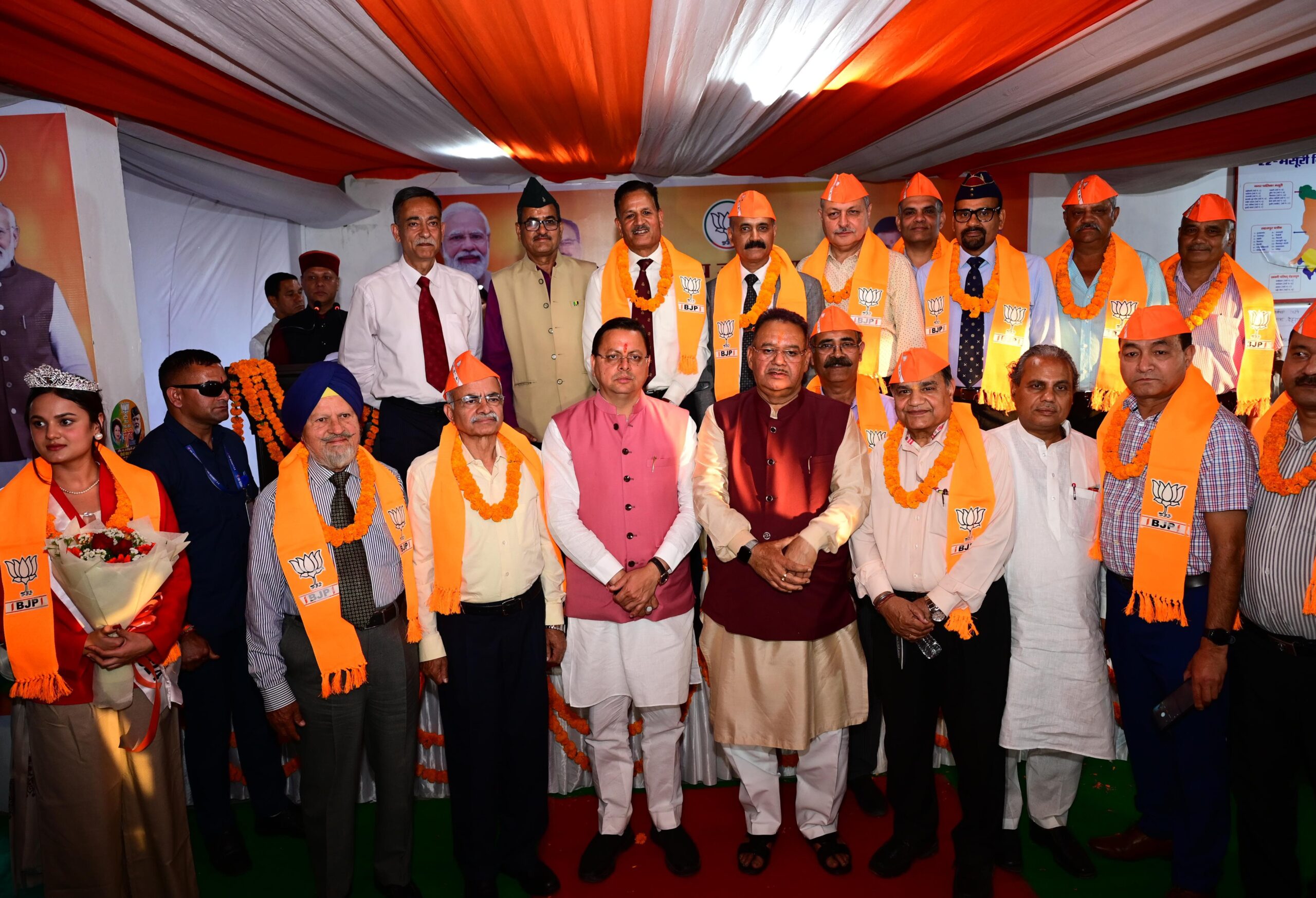 मुख्यमंत्री धामी व मंत्री गणेश जोशी ने कई पूर्व सैनिकों को भाजपा की सदस्यता ग्रहण करवाई