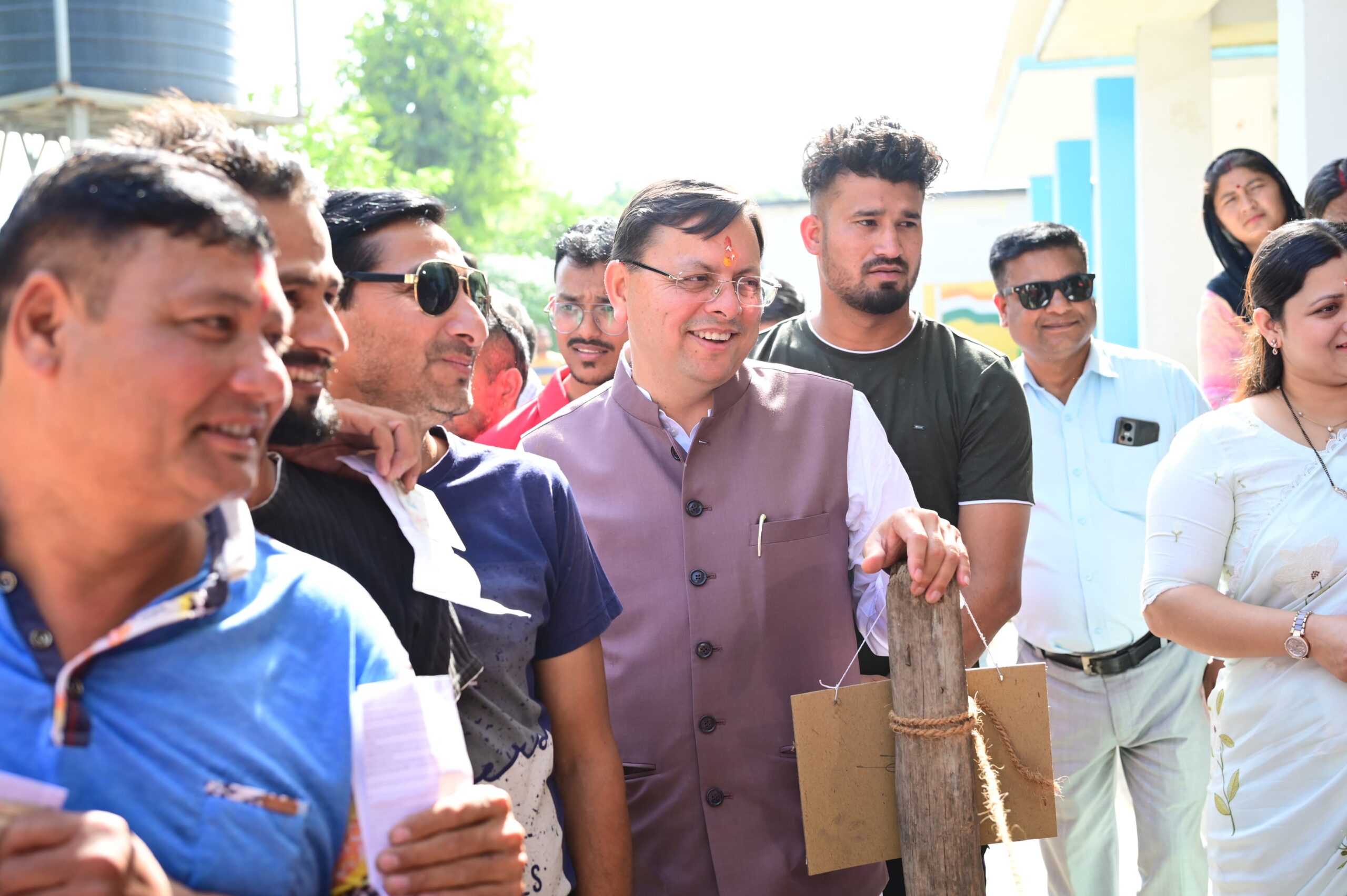 मुख्यमंत्री ने लोगों से अपील की कि आप भी सुदृढ़ और आत्मनिर्भर भारत के निर्माण में अपनी जिम्मेदारी का निर्वहन करते हुए बड़ी संख्या में मतदान करें