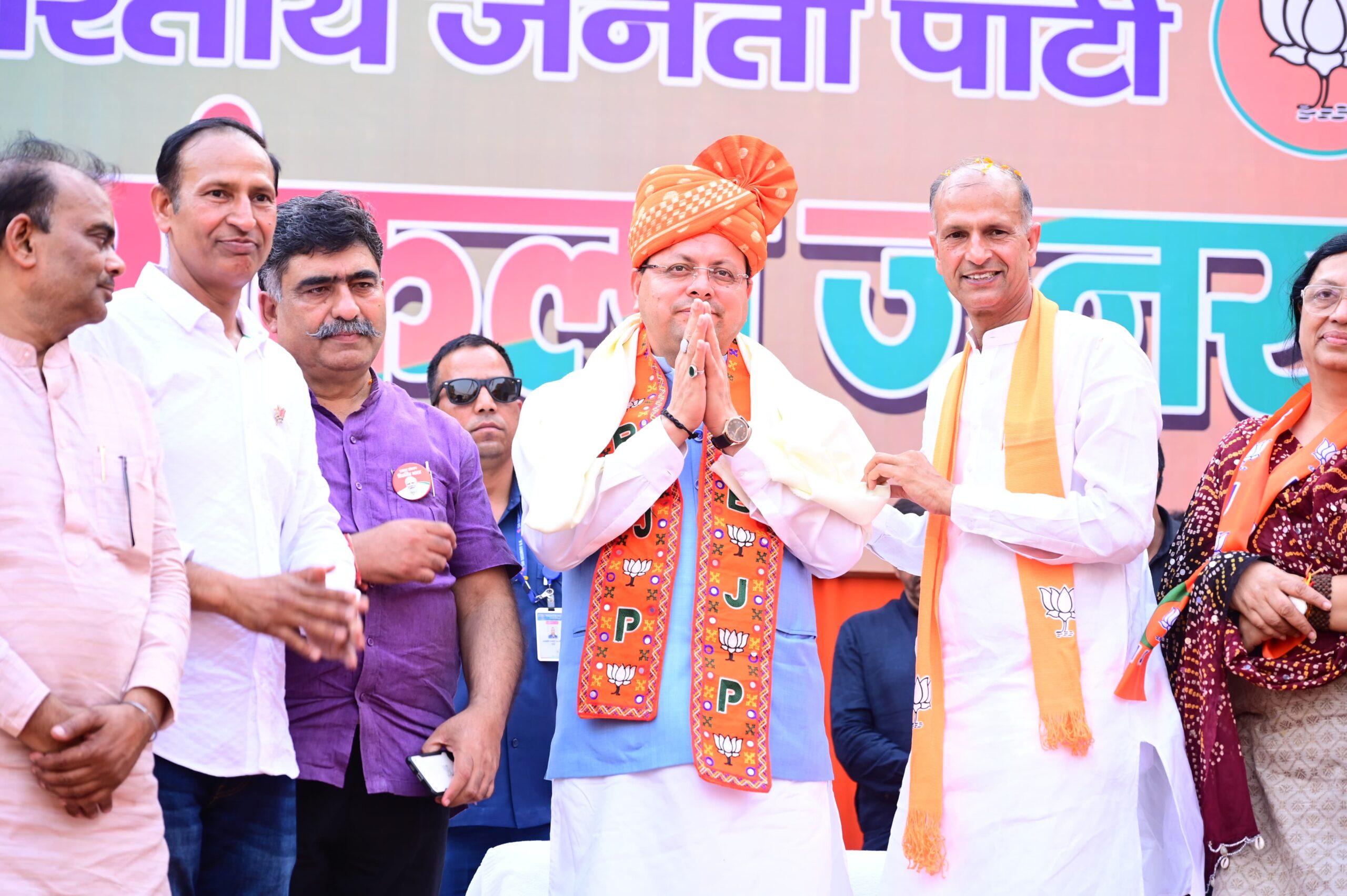 मुख्यमंत्री ने फरीदाबाद की जनता से भाजपा प्रत्याशी श्री कृष्ण पाल गुर्जर को भारी मतों से विजय बनाकर मोदी जी को पुनः प्रधानमंत्री बनाने में अपना योगदान देने का आग्रह किया।