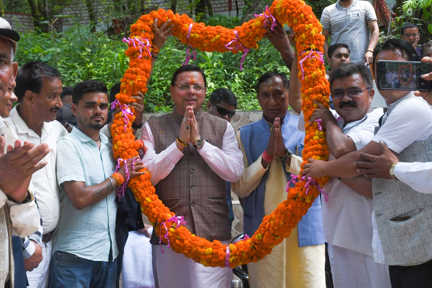 सीमांत क्षेत्रों में भी अभूतपूर्व रूप से पर्यटकों एवं श्रद्धालुओं का आवागमन बढ़ा है : धामी