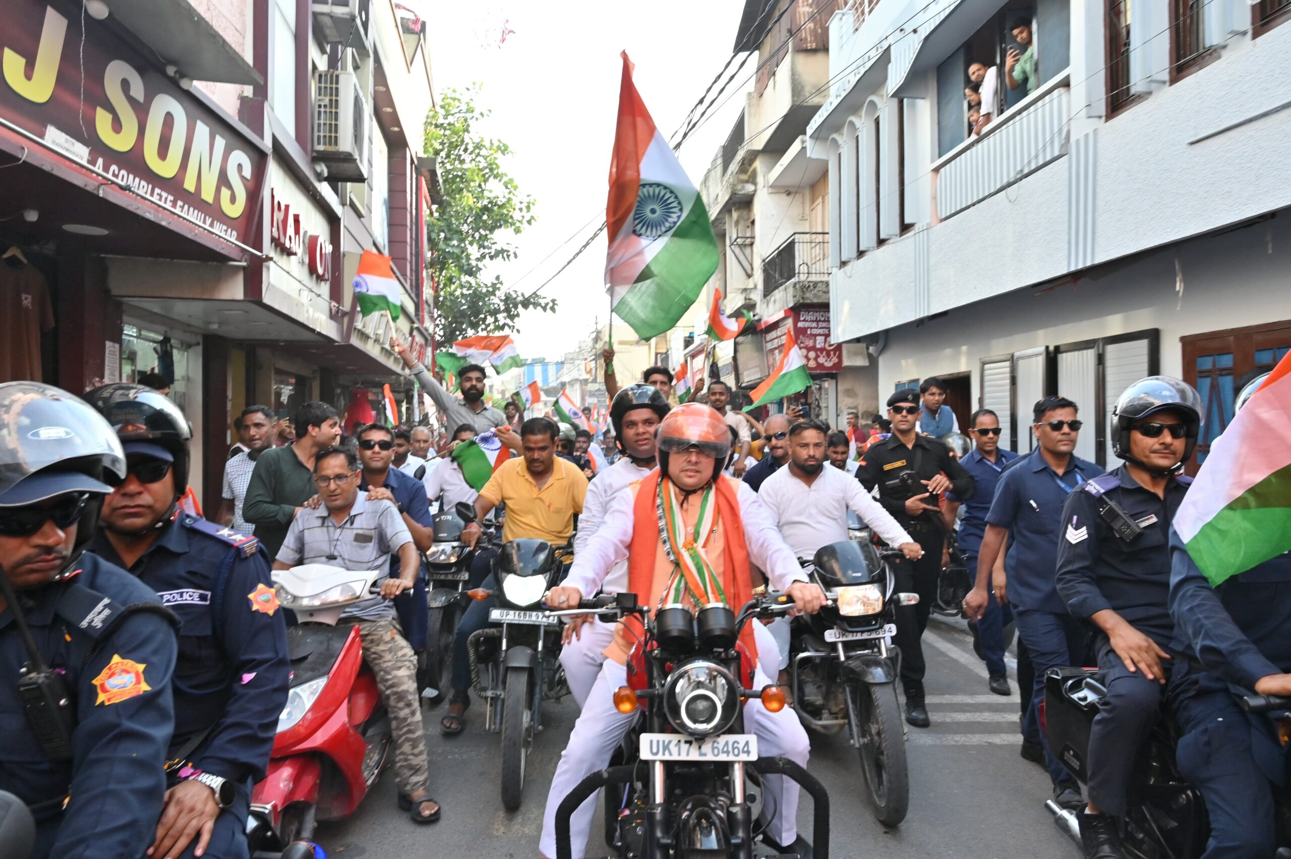 रुड़की में नेहरू स्टेडियम से शताब्दी द्वार आई आई टी तक संचालित हुई तिरंगा बाइक रैली