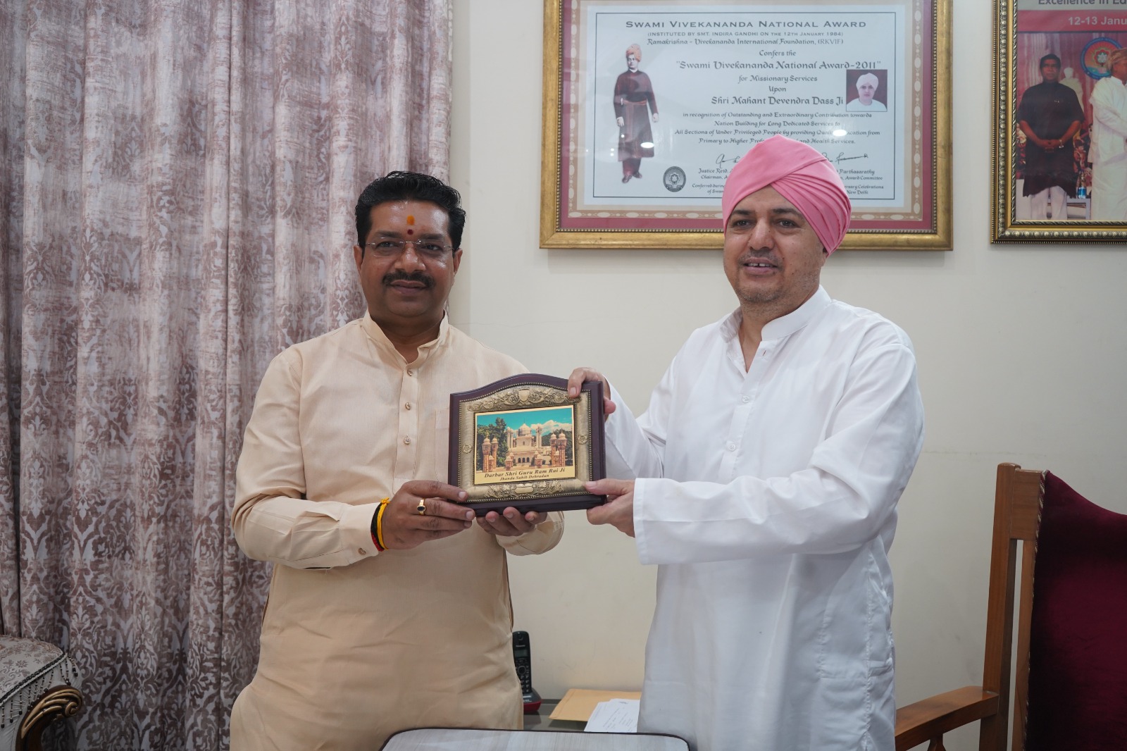 बोले अजय कुमार श्री महंत इन्दिरेश अस्पताल की उल्लेखनीय सेवाओं का जवाब नहीं, आमजन को दी जा रही स्वास्थ्य सुविधाओं की सराहना की
