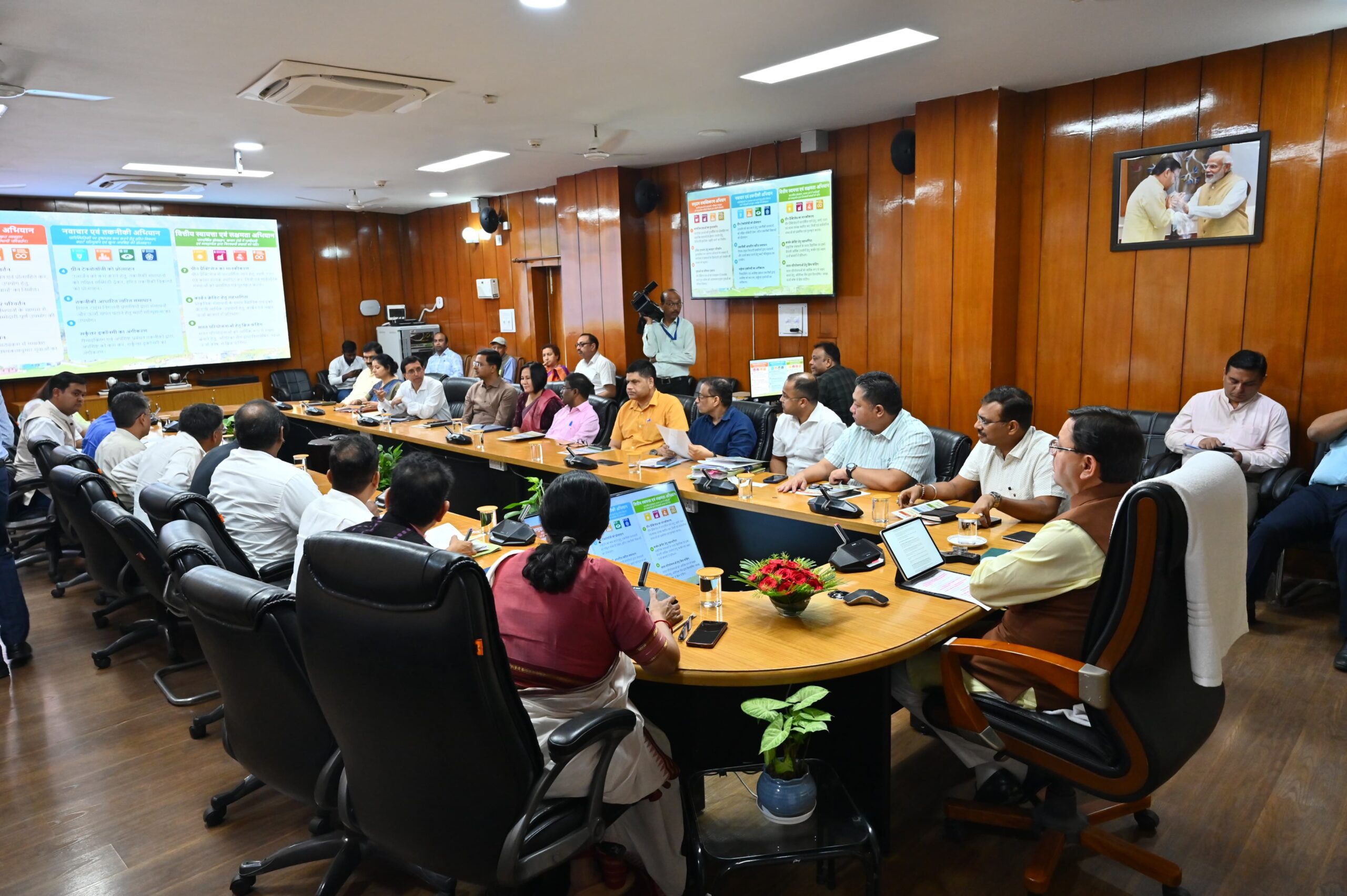 राज्य में ईकोलॉजी और इकॉनामी में संतुलन के लिए मुख्यमंत्री धामी के मार्गदर्शन में नियोजन विभाग द्वारा तीन स्तम्भों समुदाय पर रणनीति बनाई गई है