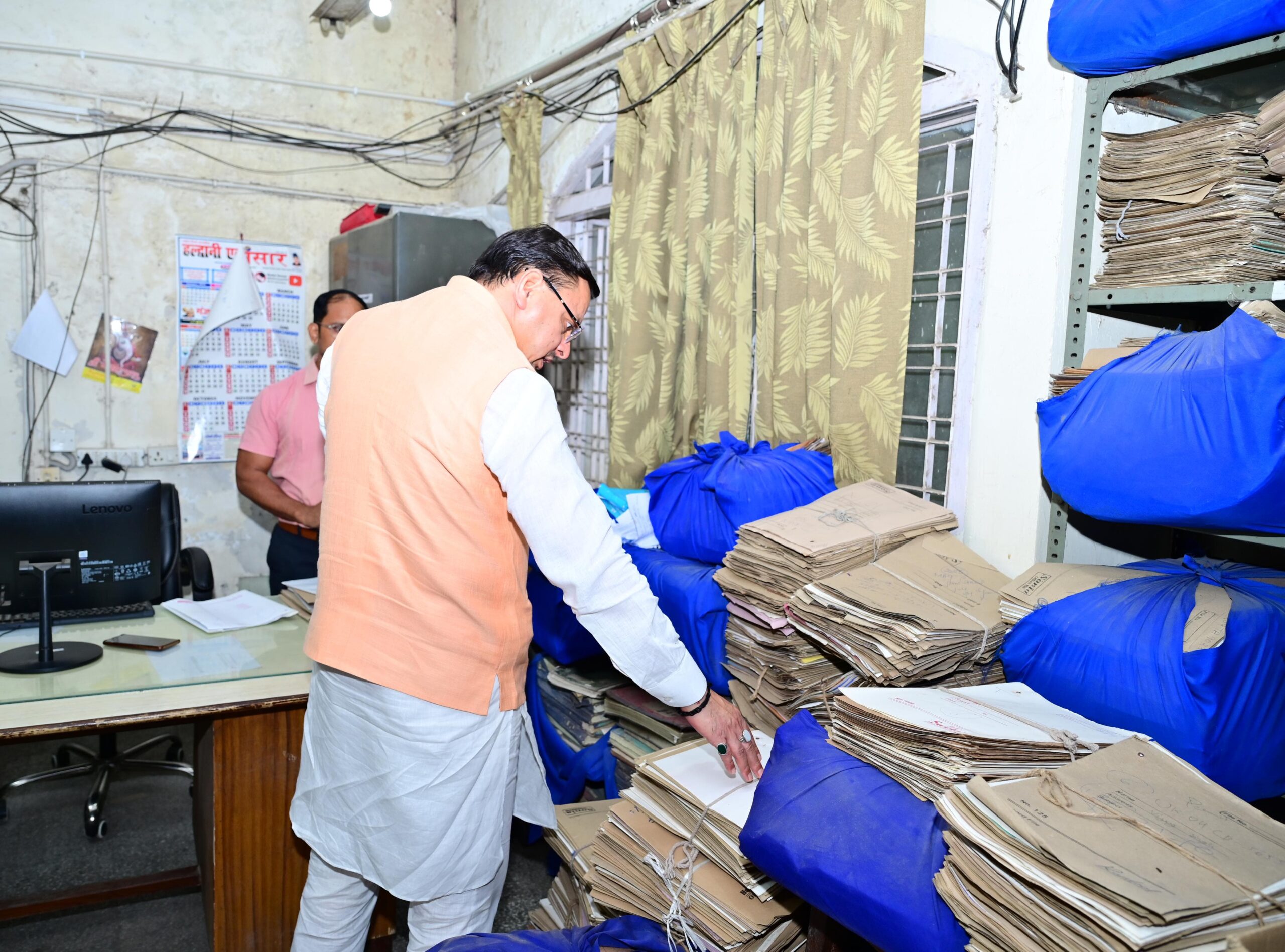 सभी कर्मचारियों को पूर्ण पारदर्शिता के साथ कार्य करने के भी निर्देश दिए