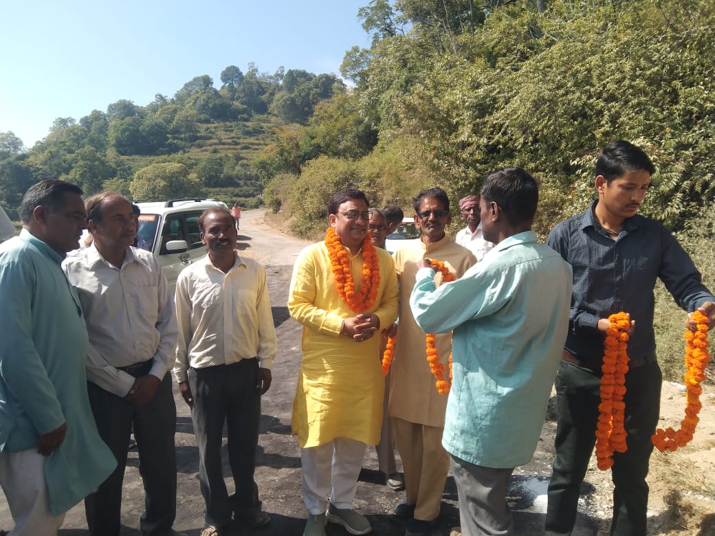 विकासखण्ड कल्जीखाल के ग्राम पंचायत पल्ली मल्ली में प्रमुख संगठन के प्रान्तीय अध्यक्ष महेन्द्र सिंह राणा ने किया पंचायत भवन का लोकार्पण