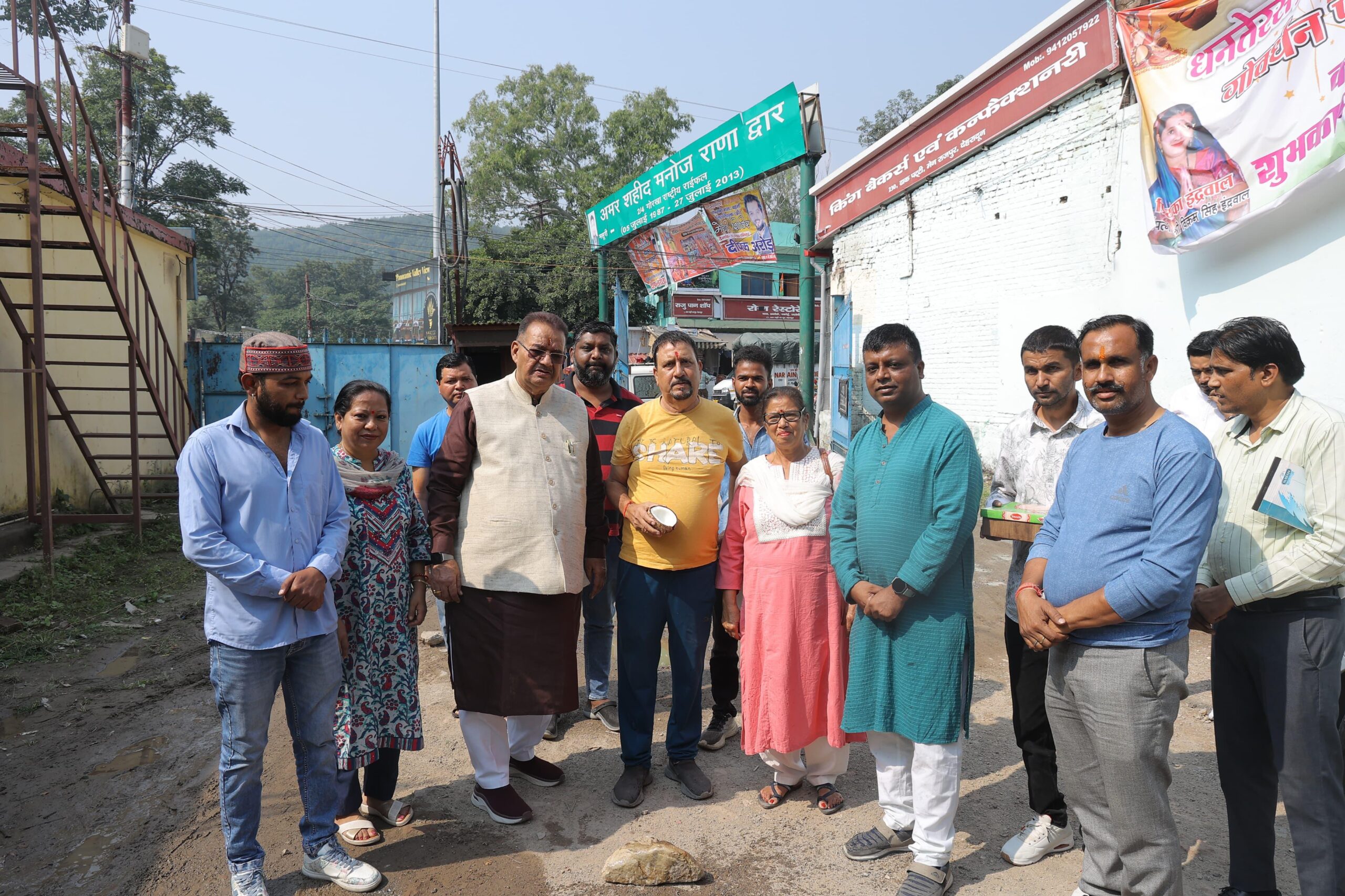 मंत्री गणेश जोशी ने एमडीडीए के अधिकारियों को निर्माण में सामग्री की गुणवत्ता का विशेष ध्यान देने और निर्धारित समय सीमा के भीतर निर्माण कार्य पूर्ण करने के निर्देश दिए
