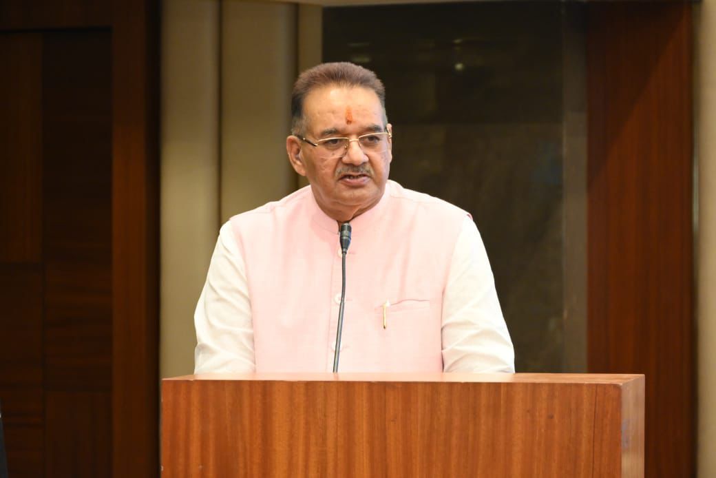 राज्य सरकार द्वारा किचन सामग्री बर्तन आदि खरीद हेतु प्रति लाभार्थी रू. 6000/- की दर से सहायता राशि दी जा रही है। इस प्रकार कुल रू. 1.73 लाख की धनराशि आवास निर्माण हेतु दी जा रही है : जोशी