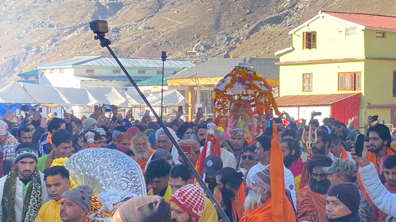 मुख्यमंत्री धामी ने केदारनाथ धाम यात्रा को सफल एवं सुगम बनाने के लिए जनप्रतिनिधियों, घोड़ा-खच्चर संचालकों, टैक्सी यूनियन समेत यात्रा से जुड़े सभी लोगों एवं संस्थानों का धन्यवाद दिया