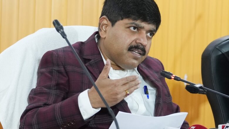 प्रमुख सचिव ऊर्जा डॉ आर मीनाक्षी सुंदरम ने कहा है कि, स्मार्ट मीटर लगने से बिजली उपभोक्ताओं की रीडिंग या बिलिंग संबंधित शिकायतों में अप्रत्याशित तरीके से कमी आएगी। साथ ही वर्तमान में स्मार्ट मीटर बिना शुल्क के बदले जाएंगे