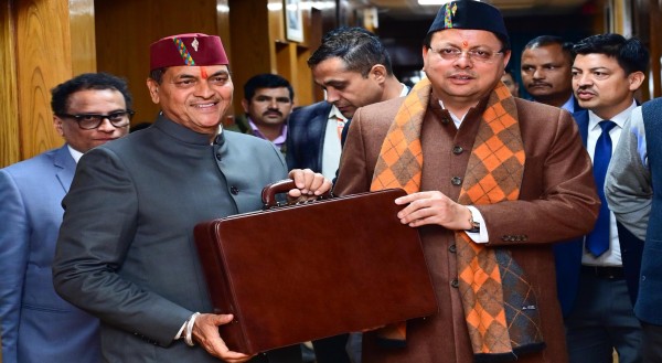 रजत जयंती वर्ष मेें राज्य का सालाना बजट एक लाख करोड़ को पार कर जाना बताता है कि चुनौतियों के बावजूद हम सही राह पर आगे बढ़ रहे हैं।