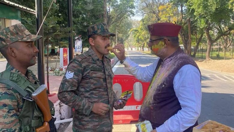 मंत्री गणेश जोशी ने सभी के सुख, समृद्धि और स्वस्थ जीवन की कामना करते हुए कहा कि होली के रंगों की तरह हम सबके जीवन में खुशियां आये