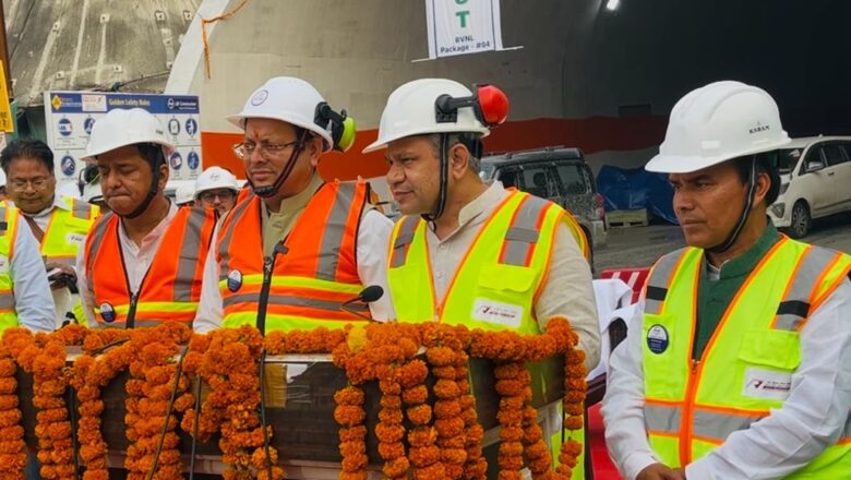 केंद्रीय रेलवे मंत्री अश्विनी वैष्णव ने सुरंग के सफल ब्रेकथ्रू पर खुशी जताते हुए कहा कि यह उत्तराखंड के विकास की दिशा में एक महत्वपूर्ण कदम है। उन्होंने इस उपलब्धि के लिए सभी रेलवे अधिकारियों, कर्मचारियों और श्रमिकों को बधाई दी .