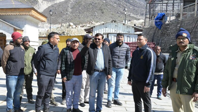 मुख्य सचिव ने मंदिर परिसर से लेकर सरस्वती नदी के किनारे बने आस्था पथ तक की स्वच्छता व्यवस्था का भी निरीक्षण किया और वहां स्थापित शौचालयों की स्थिति को परखा