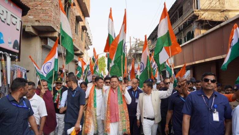तिरंगा शौर्य यात्रा मा० कैंप कार्यालय टनकपुर से पीलीभीत चुंगी तक निकाली गई। जिसमें लोगों ने बड़ी संख्या में बढ़ चढ़कर भाग लिया।