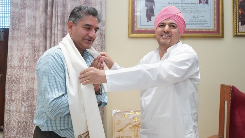दीपक कुमार गैरोला- सचिव, संस्कृत शिक्षा, जनगणना एवं कार्यक्रम क्रियान्वयन, उत्तराखंड शासन ने श्री दरबार साहिब में माथा टेका   