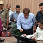 दिव्यांग बबीता को रोजगारपरक प्रशिक्षण व स्वरोगार मौके पर ही कराया GMDIC से स्वीकृत   