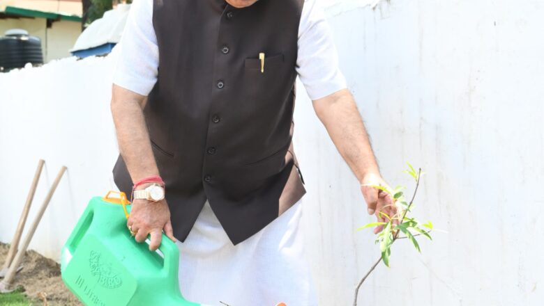 मंत्री गणेश जोशी ने चिंता जताते हुए कहा कि आज पर्यावरण असंतुलन की स्थिति में है और ऐसे समय में पौधारोपण नितांत आवश्यक हो गया है   