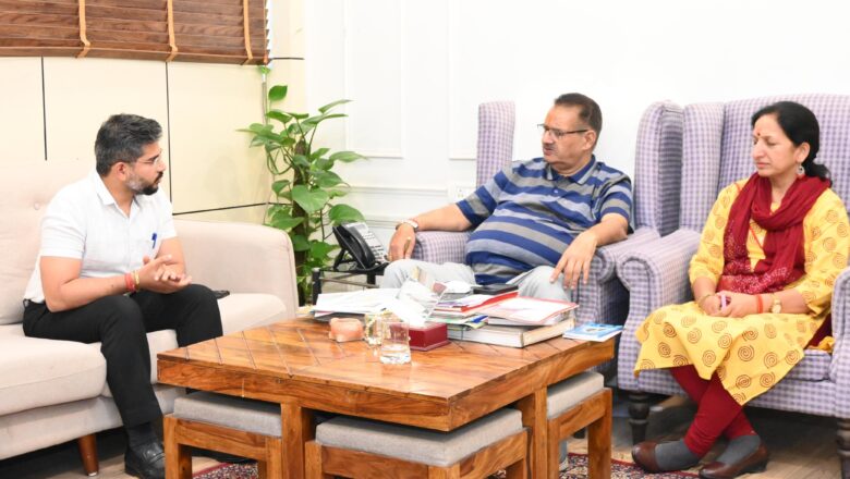 राष्ट्रीय ग्रामीण आजीविका मिशन के अंतर्गत स्वयं सहायता समूहों की महिलाओं को अधिक से अधिक प्रशिक्षण दिया जाए – ग्राम्य विकास मंत्री गणेश जोशी