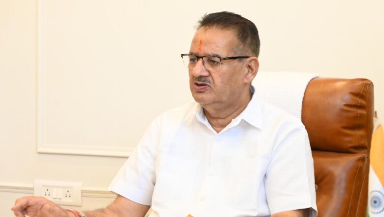 ग्राम्य विकास मंत्री ने कहा कि आदि कैलाश रुट पर भी आउटलेट खोलने की कार्यवाही अतिशीघ्र पूर्ण की जाए