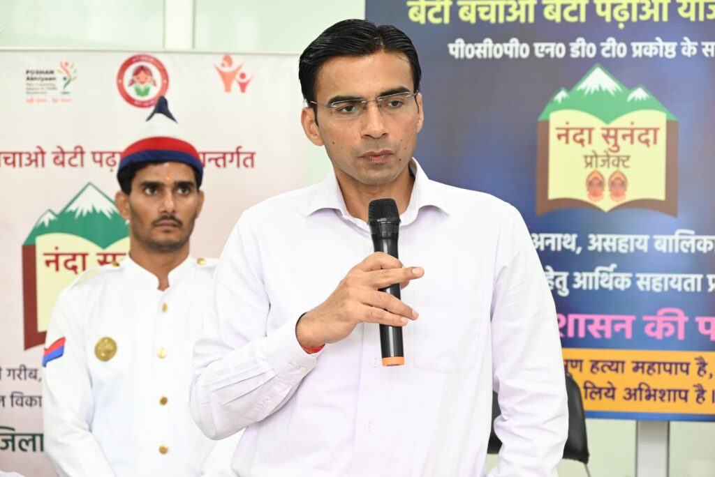 डीएम ने कहा आप अपनी कड़ी मेहनत से अपने लक्ष्यों को प्राप्त करें, जिला प्रशासन आपका सहयोग करता रहेगा   