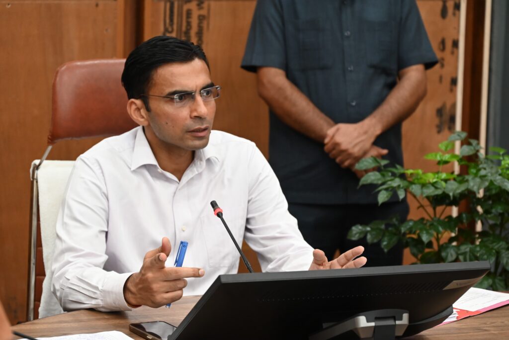 जिलाधिकारी ने कहा कि जनमानस की सुविधा के लिए विकासखंड कालसी के ग्राम पंचायत नागथात में परिवार कल्याण उपकेंद्र का संचालन आवश्यक है