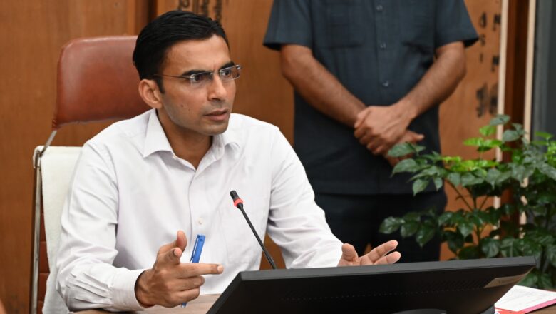 जिलाधिकारी ने कहा कि जनमानस की सुविधा के लिए विकासखंड कालसी के ग्राम पंचायत नागथात में परिवार कल्याण उपकेंद्र का संचालन आवश्यक है