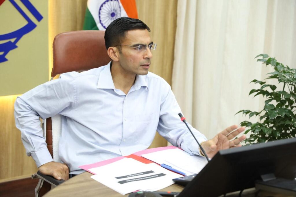 जल संस्थान एवं जल निगम के सभी डिविजनों में समस्याओं के निस्तारण के लिए टोल फ्री नंबर भी प्रचारित किए गए है : डीएम    