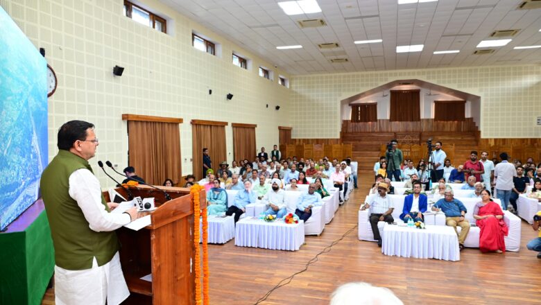 सीएम धामी ने कहा कि जल्द ही दिल्ली देहरादून एलिवेटेड रोड शुरू हो जाने पर राज्य में भारी संख्या में पर्यटकों की आने संभावना को देखते हुए राज्य सरकार नियोजन की चुनौती पर अभी से पूरी सक्रियता से कार्य कर रही है      