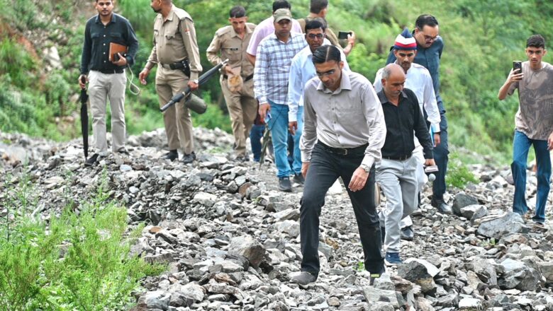 जिलाधिकारी सविन बंसल के प्रभावी दौरे से बटोली गांव की वर्षों पुरानी विद्युत और पेयजल समस्या का स्थायी समाधान