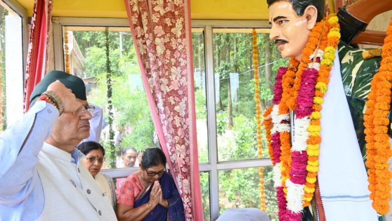 मंत्री गणेश जोशी ने कहा कि कारगिल युद्ध इसका जीता-जागता उदाहरण है, जिसमें हमारे वीर जवानों ने दुर्गम पहाड़ियों पर अत्यधिक विषम परिस्थितियों में भी विजय प्राप्त कर पूरे विश्व को भारत की सैन्य शक्ति और देशभक्ति का संदेश दिया