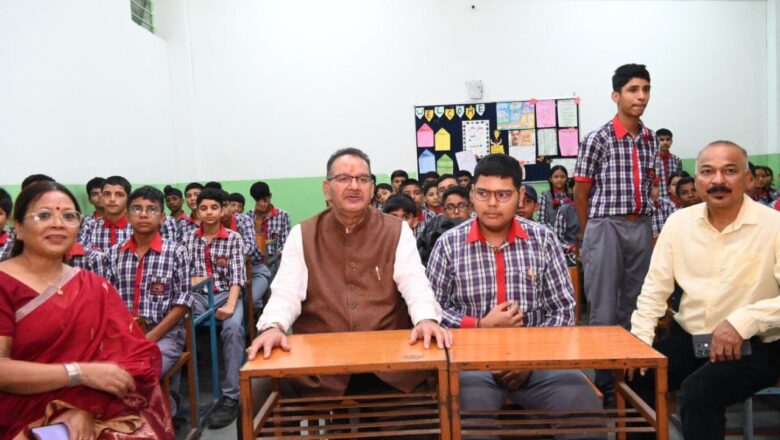 मंत्री गणेश जोशी ने कहा कि नीति में डिजिटल साक्षरता को बढ़ावा देने और शिक्षण में तकनीकी समावेशन हेतु राष्ट्रीय शैक्षिक प्रौद्योगिकी मंच की स्थापना का भी प्रावधान किया गया है   