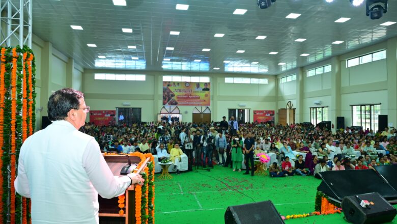 मुख्यमंत्री ने कहा कि सरकार ने तीन तलाक जैसी कुप्रथा का अंत करने के साथ – साथ, नारी शक्ति वंदन अधिनियम, शौचालयों के निर्माण, आवास योजना के तहत महिलाओं को प्राथमिकता, मातृत्व अवकाश में वृद्धि तथा बेटियों के लिए सेना और सैनिक स्कूलों का रास्ता खुलवाकर उन्हें सशक्त बनाने का काम भी किया है। 