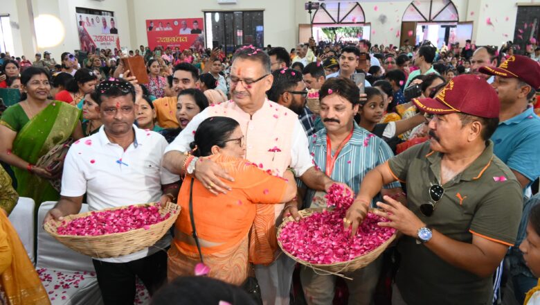 भारतीय जनता युवा मोर्चा की राष्ट्रीय उपाध्यक्ष नेहा जोशी ने  मुख्यमंत्री धामी की प्रशंसा करते हुए कहा कि उन्होंने महिलाओं को सशक्त और आत्मनिर्भर बनाने के लिए प्रभावशाली प्रयास किए हैं