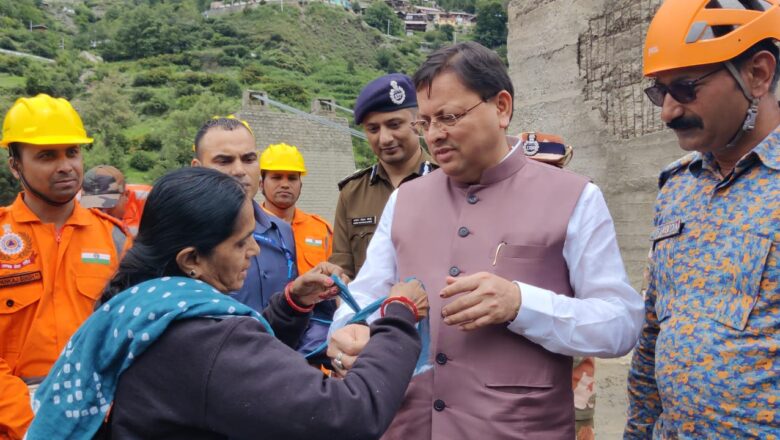 बहन ने साड़ी फाड़कर सीएम धामी को बांधी राखी, कहा – “मेरे लिए आप भगवान श्रीकृष्ण जैसे