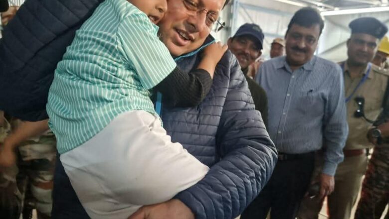 मुख्यमंत्री ने प्रभावित परिवारों से मिलकर उनके दुख-दर्द को साझा किया, साथ ही उन्हें हर संभव मदद का आश्वासन दिया।