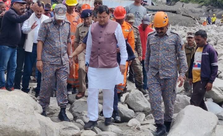 मलवे के भीतर दबे लोगों की खोज का अभियान तेज किया गया  आपदा में 43 लोग लापता, जिनमें से एक व्यक्ति का शव बरामद