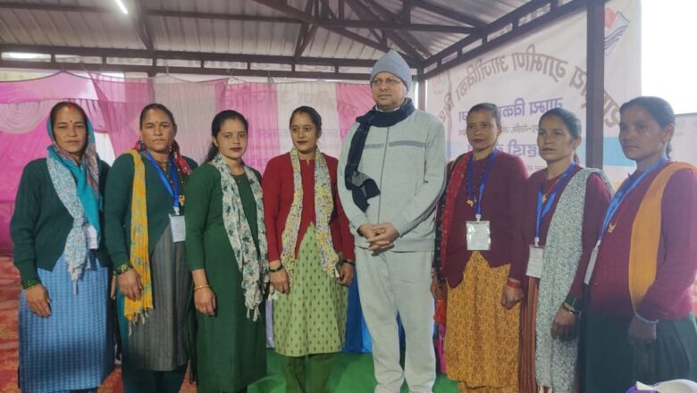 स्वयं सहायता समूह की बहनों से सीएम धामी ने लिया फीडबैक, स्थानीय उत्पादों की खरीद को बढ़ावा देने का किया आह्वान   