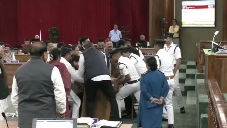 जनता के मुद्दे उठाने की बजाय व्यक्तिगत स्वार्थ तक सीमित  सदन में कांग्रेस का हिंसक और अराजक रवैया उनकी पुरानी कुप्रवृत्ति का प्रमाण है   