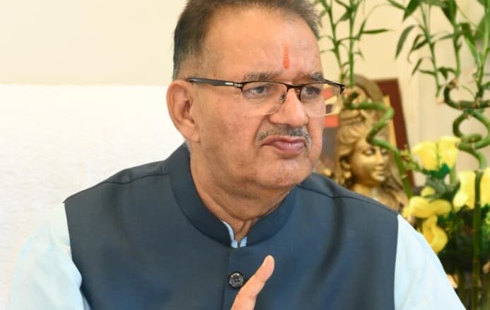 बरसात से क्षतिग्रस्त पुलों के कारण ग्रामीणों की आवागमन में बढ़ी परेशानी, मंत्री गणेश जोशी बोले – पुनर्निर्माण कार्य को तेज किया जाए