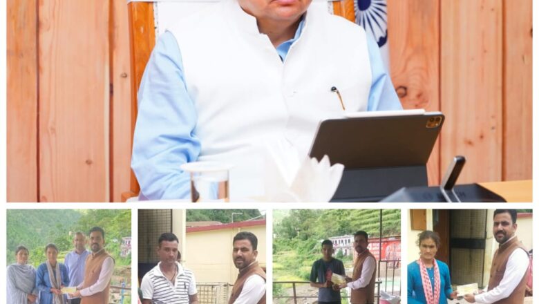 जनपद पौड़ी गढ़वाल में आपदा से प्रभावित परिवारों के लिए मुख्यमंत्री श्री पुष्कर सिंह धामी द्वारा घोषित राहत राशि बाँट दी गयी है