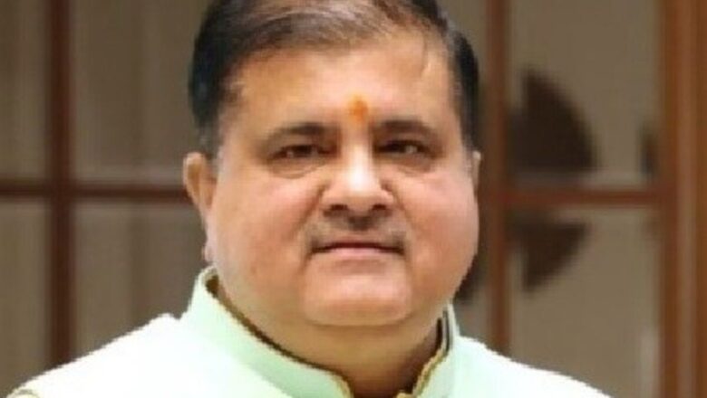 महेंद्र भट्ट ने कहा नैनीताल में  नेता प्रतिपक्ष और वहाँ के विधायक ऐसा वातावरण बना रहे थे उन्हे जवाब देना चाहिए।   