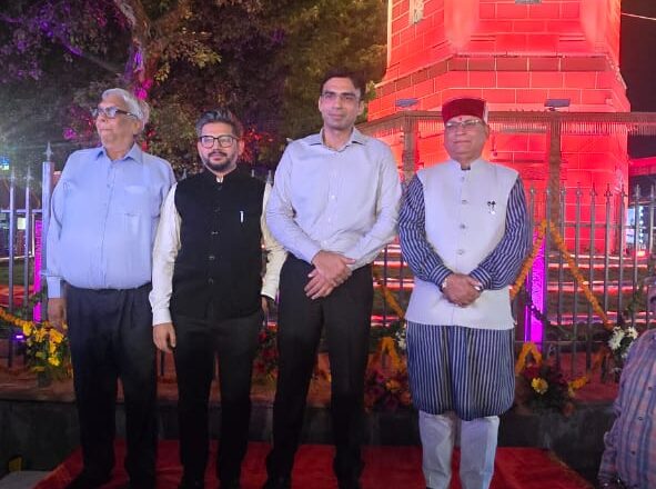 नया रूप, नई पहचान – स्वचालित प्रकाश व्यवस्था से जगमगाएगा घण्टाघर, मुख्यमंत्री धामी ने किया लोकार्पण और कहा – पर्यटकों का नया हब बनेगा देहरादून