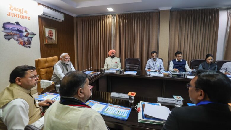 मुख्यमंत्री ने प्रधानमंत्री मोदी को आपदा से हुई क्षति तथा राहत एवं बचाव कार्यों की दी जानकारी