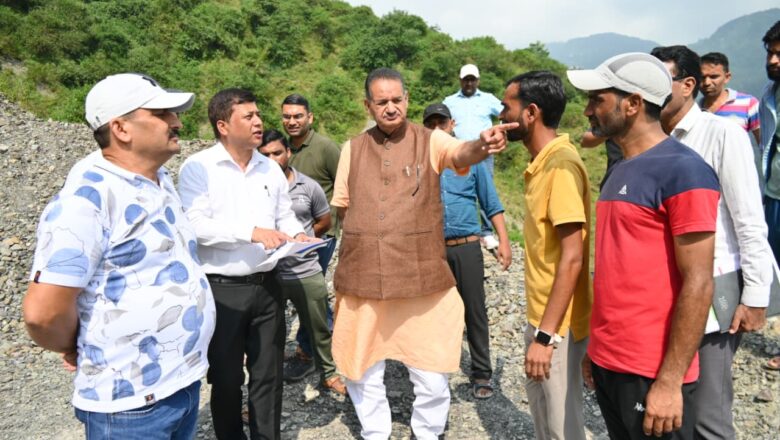मंत्री गणेश जोशी ने अधिकारियों को यह भी निर्देशित किया कि कार्य की प्रगति की नियमित मॉनिटरिंग की जाए ताकि प्रभावित लोगों को शीघ्र राहत मिल सके      