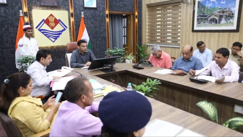 जिलाधिकारी ने विभागों की कई शिकायते लम्बित रहने पर सख्त नाराजगी जाहिर करते हुए डीएम ने विभागों को 02 दिन के भीतर समाधान करने के निर्देश दिए।